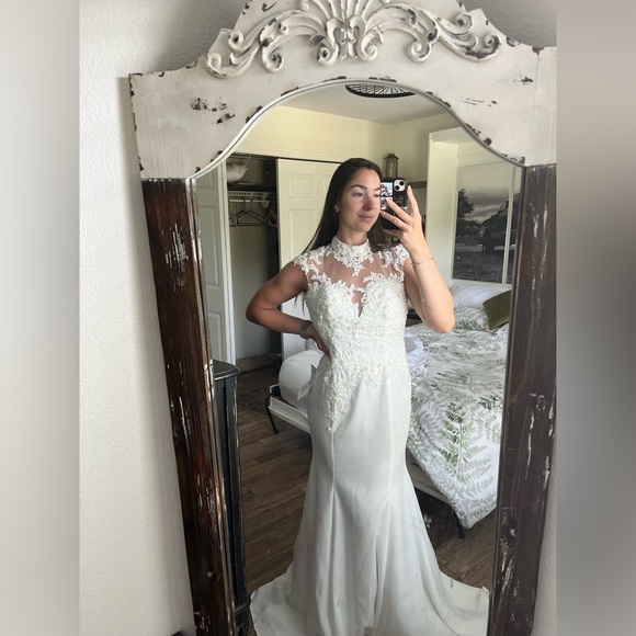 Wedding dress - Picture 10 of 10